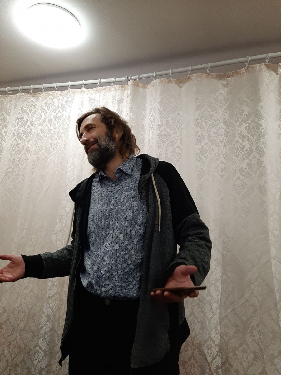 Игорь Кочетков читает свои стихи