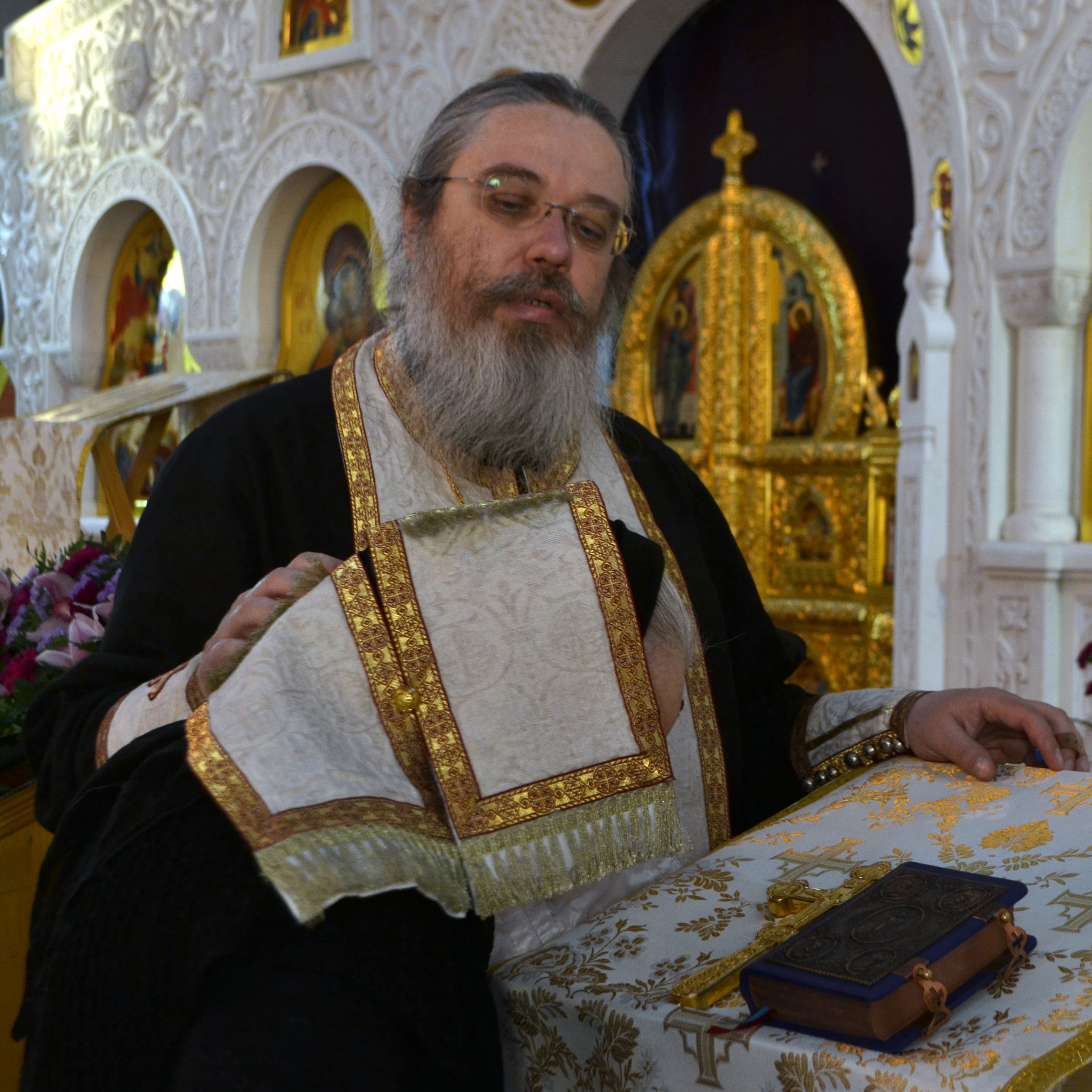 Покаяние в храме. Прочиститься и исповедаться пост великий. Исповедь в церкви. Епитрахиль исповедь. Исповедь москва.